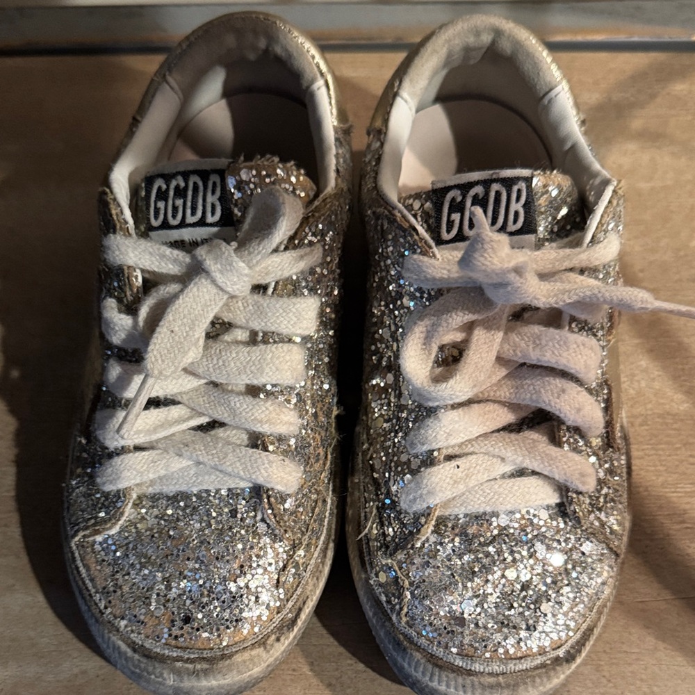 GOLDEN GOOSE super starGlitter low top sneakers - Silver with beige undertone.